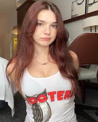 I grew up on food stamps but now make £480,000 a YEAR on OnlyFans at age 19  – my mum cried when I paid off her debt | Need To Know