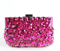 Un bonito bolso bandolera en un color muy fashion y bonito detalle metálico que le da ese toque tan chic y original. 70505 Pvp 140 Âº Boda Fucsia Clutch Fucsia Bolsos De Fiesta