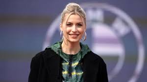 Lena gercke is unmarried and dated sami khedira and jay kan in past. Jkvqf5nvta7jlm