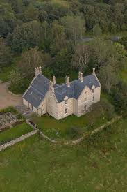 Mit seiner großzügigen wohnfläche von 2724000 qm rückt landshut für viele, die ein haus kaufen möchten, in den fokus. Lundies House Highlands Scotland The Lins