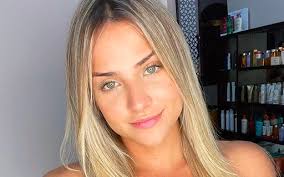Gabriela gabi piedade martins was a housemate on big brother brazil 20. Gabi Martins Faz Pose Sensual Com Maio Cavadissimo E Fas Enlouquecem Rd1