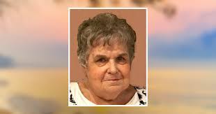 Sandy Sewell's Instagram, Twitter & Facebook