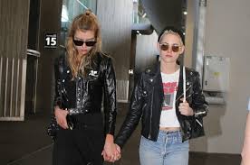 Kristen stewart and stella maxwell gif. Literally Just Some Pictures Of Kristen Stewart And Stella Maxwell Lookin Cute And Bein Cute