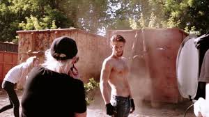 Choć sebastian fabijański gra w filmach, które biją rekordy popularności, sprawia wrażenie wycofanego i chłodnego. Men S Health Sebastian Fabijanski Youtube