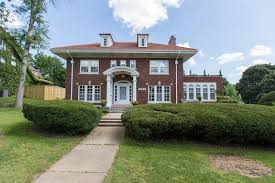 Historic Elegance In Waterloo Iowa Historic Home Historic Homes For Sale Historic Homes