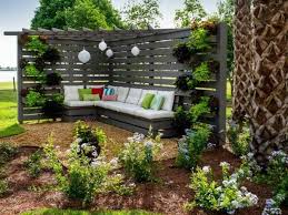 Dieser garten dieses einfamilienhauses besitzt verschiedene aufenthaltsbereiche: Pin Von Nancy Wilhelm Auf Grillen In 2020 Sitzecken Garten Moderner Garten Gartengestaltung