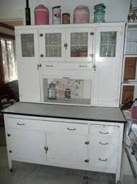 Pin By Mid Century Every Day On Time Capsule Mcm Homes Vintage Kitchen Cabinets Hoosier Cabinets Hoosier Cabinet