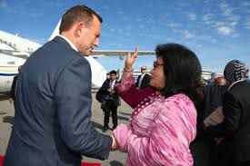 Yang menjadi pertanyaan, berapa halaman jumlah latar belakang masalah ?. Rosmah Mansor Pictures Photos Images Zimbio