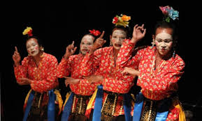 Demikian pembahasan kunci jawaban soal tema 3 kelas 5 sd halaman 56 tentang nama tarian asal daerah dan properti tari. 150 Tarian Daerah Tradisional Nusantara Beserta Daerah Asalnya