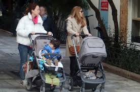 Info@makeleio.gr | makeleio.xios@gmail.com | efimerida@makeleio.gr. Lena Papalhgoyra Iwanna Pappa Moirazontai Polla Perissotera Apo Th Mhtrothta Marie Claire O Ti Exei Shmasia Gia Tis Gynaikes
