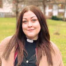 Vi säger varmt välkommen till vår nya präst Erica Lang, som har börjat i  Nyköpings församling denna vecka. Erica har nyss flyttat till Nyköping från  Malmö och kommer att ha speciellt engagemang