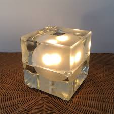 S 6 p u x s p q b 6 o 5 n h i s o r e d. Lampe Cubosfera D Alessandro Mendini Pour Fidenza Vetraria 1968 Paul Bert Serpette