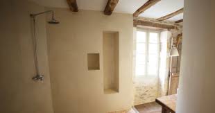 Salle De Bain Dordogne Beton Cire Douche A L Italienne Tomettes Parquet Bois Poutres Maison Douche En Beton Cire Salle De Bain Maison En Pierre