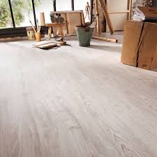 prix du parquet stratifie sol stratifie decoration condo stratifie