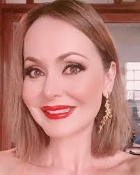 Hola mis ángeles! Las pequeñas actitudes generan grandes logros y un  pequeño detalle hay una gran diferencia. Solo dile a las personas que aman  los especiales que son, difunde amor donde quiera