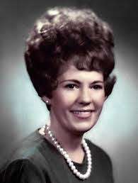 Elizabeth Dingus's Instagram, Twitter & Facebook