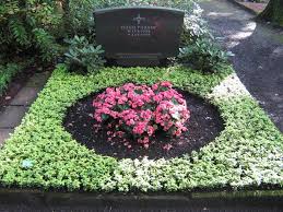 Pin Von Natalija Sarapajeva Auf Grabgestaltung Gartnerei Bepflanzung Friedhof