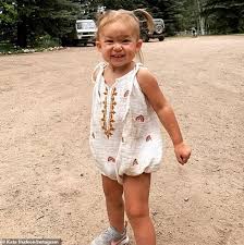 Kate hudson just revealed she's buzzed her head for her upcoming movie with sia, sister. Kate Hudson Shares Photo Of Daughter Rani Playing In The Dirt Daily Mail Online