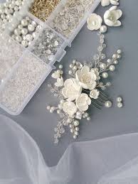 Wrap flowers,pearls and leaves with floral tape. Pin Ot Polzovatelya Mendy Galvez Corea Na Doske Bridal Headpieces Svadebnye Idei Svadebnye Korony Svadebnye Piny