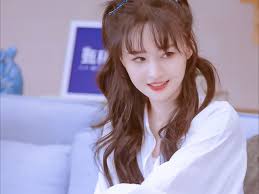 郑爽, sinh ngày 22 tháng 8 năm 1991) là nữ diễn viên người trung quốc nổi tiếng với vai diễn đầu tay sở vũ tiêm trong phim truyền hình cùng ngắm mưa sao băng (一起来看流星雨). Sau Yeu Em Tá»« Cai Nhin Ä'áº§u Tien Trá»‹nh Sáº£ng DÆ°Æ¡ng DÆ°Æ¡ng Tiáº¿p Tá»¥c Nen Duyen Trong Hoa Thien Cá»'t Doanh Nghiá»‡p Viá»‡t Nam