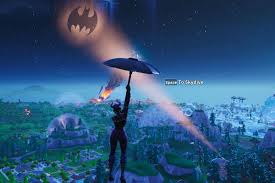 The batman event has dropped in fortnite, bringing gotham city to the map, a bunch of cosmetics to the item shop, and challenges for players to get free skins and other goodies. Fortnite Activa Batisenales Y Desactiva Botes De Gas Del Joker Desafios Del Evento De Batman Fotos Video Bienvenidos A Gotham City La Republica