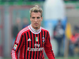 «old but gold #tbt #barca #ronaldinho #messi #alwayspositive @fcbarcelona». Rviiin2fhr Tsm