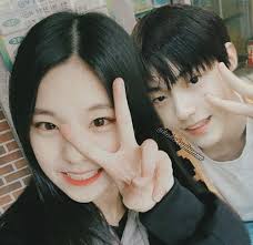 Yeji is close to wanna one's lee daehwi. Itzy 2020 Itzy Yeji And Stray Kids Hyunjin