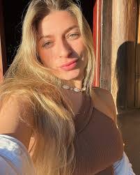 Liz Roland's Instagram, Twitter & Facebook