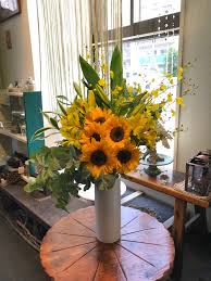 葉織 Haori Flowers 新宿区のお花屋さん オフィス受付用の花瓶花 ヒマワリ