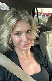 Hi! I am interested in a NICU fellowship. Who can I reach out to?😄