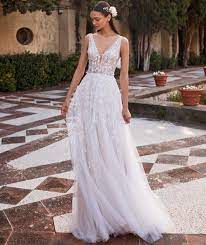 Fin da bambina il suo sogno era quello di diventare una stilista di abiti da sposa e lavorare per pronovias, un marchio di tale fama internazionale. Abiti Da Sposa Pronovias 2021 Collezione Foto Prezzi Beautydea Bellissimi Abiti Da Sposa Abiti Da Sposa Alta Sartoria Abito Da Nozze