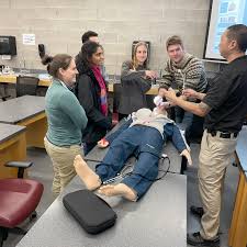 The Emergency Medicine Interest Group (EMIG) hosted an intubation workshop  in collaboration with the NYMC Center for Disaster Medicine
