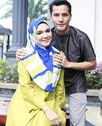 Teruja dapat melawat banglo mewah milik pasangan usahawan terkenal dato' seri aliff syukri dan datin seri nur shahida yang. Biodata Dan Latar Belakang Usahawan Kosmetik Aliff Syukri Iluminasi