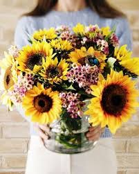 صور ورد اصفر رمزيات باقة ورد صفراء خلفيات ورد اصفر طبيعي مجلة رجيم Flower Arrangements Flowers Bloom