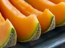 One medium cantaloupe contains 45 g carbohydrate, 43 of which are sugars. Surprising Health Benefits Of Cantaloupe Reader S Digest Canada