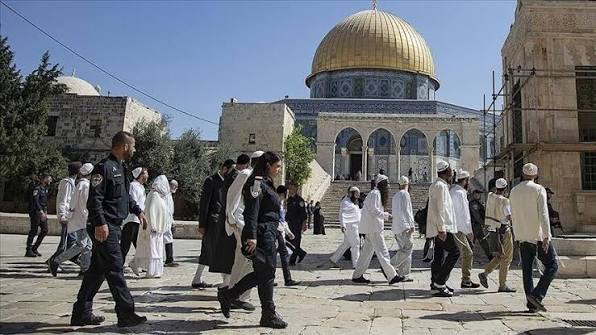 Israeli occupiers storm Al-Aqsa Mosque, chant provocative slogans