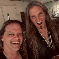 Great meeting Soren Anderson! Soren plays guitar for Glenn Hughes (formerly  of Deep Purple). I've played guitar for Joe Lynn Turner (formerly of  Rainbow and Deep Purple). We both, independantly and without