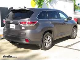 Raise hitch into position and install fasteners as shown. Trailer Hitch Installation 2016 Toyota Highlander Curt Video Etrailer Com