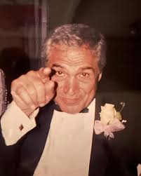 Te extraño todos los días. Te quiero mucho papá. Han pasado 13 años pero a  veces todavía se siente como si fuera ayer. Ojalá estuvieras aquí. Los  chicos y yo hablamos de