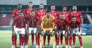 احتفل لاعبو الفريق الأول لكرة القدم بالنادي الأهلي بعيد ميلاد المدرب الجنوب أفريقي بيتسو موسيماني، المدير الفني للقلعة الحمراء وحرص جميع الحاضرين في التدريبات على تهنئته. Iufebbmxbza4km