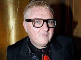 International award, council of fashion designers of america (cfda), june 2005 named chevalier of the légion d'honneur, paris M0mpoxbm Irzqm