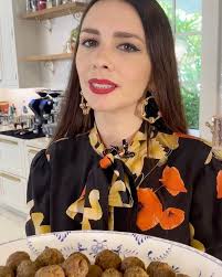The Pasta Queen Cooking On Instagram This Is My Family Meatball Recipe I Force Fed My Brother Who As You Can See Became P In 2020 Meatball Recipes Meatballs Pasta