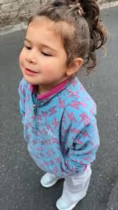 Hello, you gorgeous people. Happy Wednesday! And just like that, Blake's 12  days of fashion is back and has commenced. Blake Maria Rose will be serving  you her favourite style until New