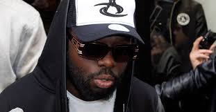 Ca fait parti intégrante de moi maintenant. Maitre Gims Meconnaissable Sans Ses Lunettes Photos