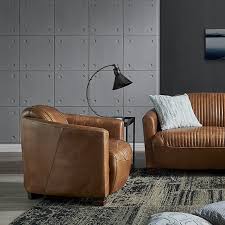 Le cuir marron se marie tout aussi bien avec du bois, qu'avec du verre ou du métal. Fauteuil Club En Cuir Marron Camel Kha Home Design