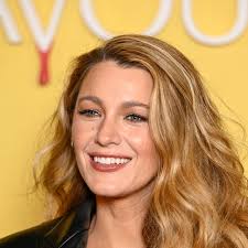 Addison Rae's Nail Art Was Inspired by Lindsay Lohan's Famous Court Mani