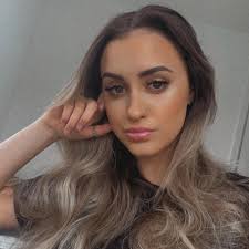 Hi! What's everyone feeding their cats? I've read online that brands like  Blink, the cool cat club and lillys kitchen are good. I don't want to be  feeding him rubbish 🫣 Any