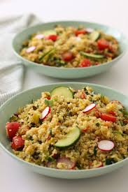 Salade De Quinoa Aux Legumes D Ete Herbes Aromatiques Recette En 2020 Salade De Quinoa Salade De Quinoa Aux Legumes Recettes Saines Et Gourmandes