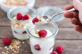 Joghurt Mousse Mit Himbeeren Hafer Crunch Madame Dessert Himbeeren Joghurt Dessert Joghurt