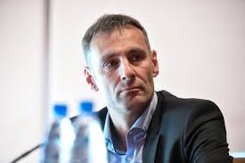 Čedalje dražje gorivo: prevozniki v rdečih številkah, nihče več ne toči v  Sloveniji